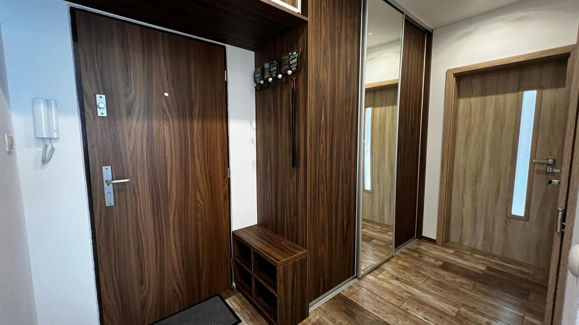 Industrial Apartment I 24Hr Self Check-In I Free Parking & Coffee Banská Bystrica Eksteriør bilde