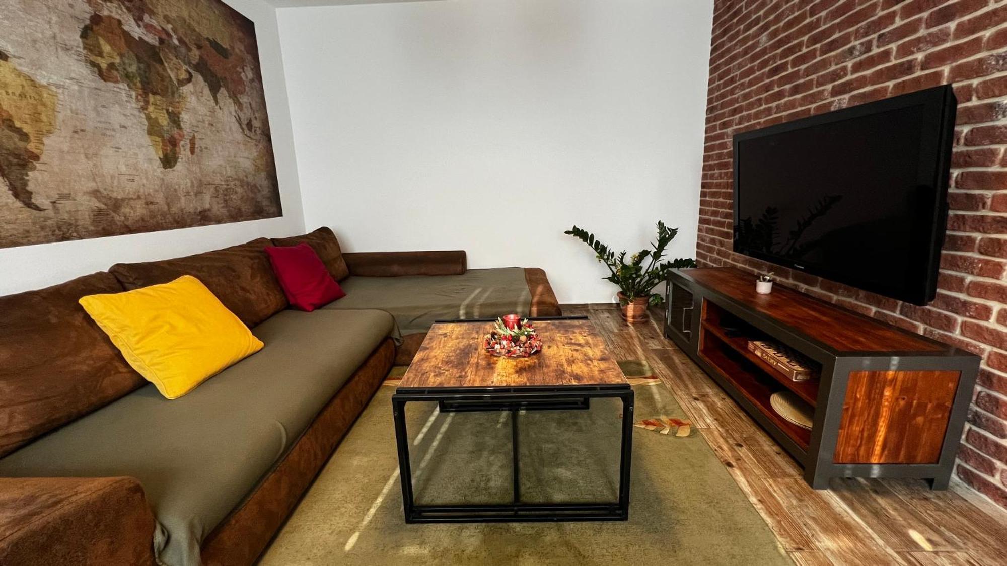 Industrial Apartment I 24Hr Self Check-In I Free Parking & Coffee Banská Bystrica Eksteriør bilde